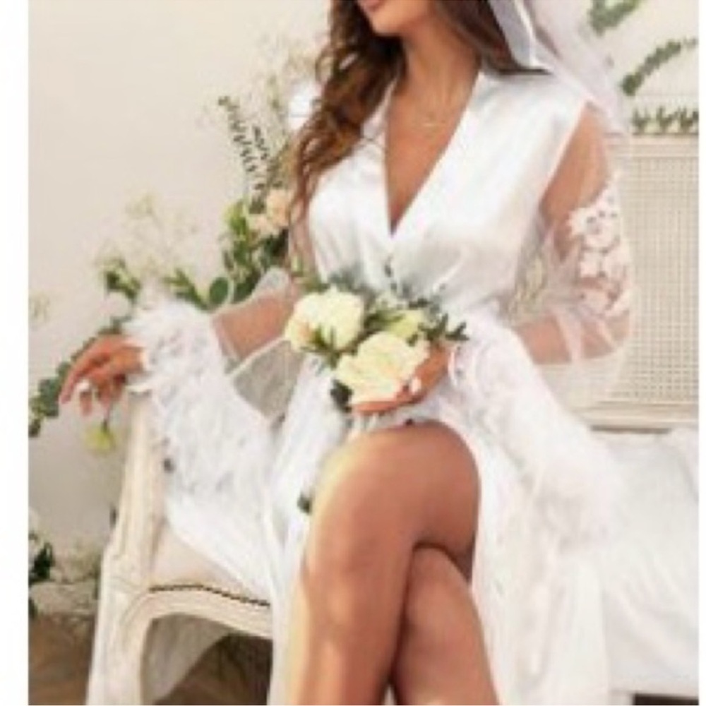 SHEIN White Lace Sleeve Robe